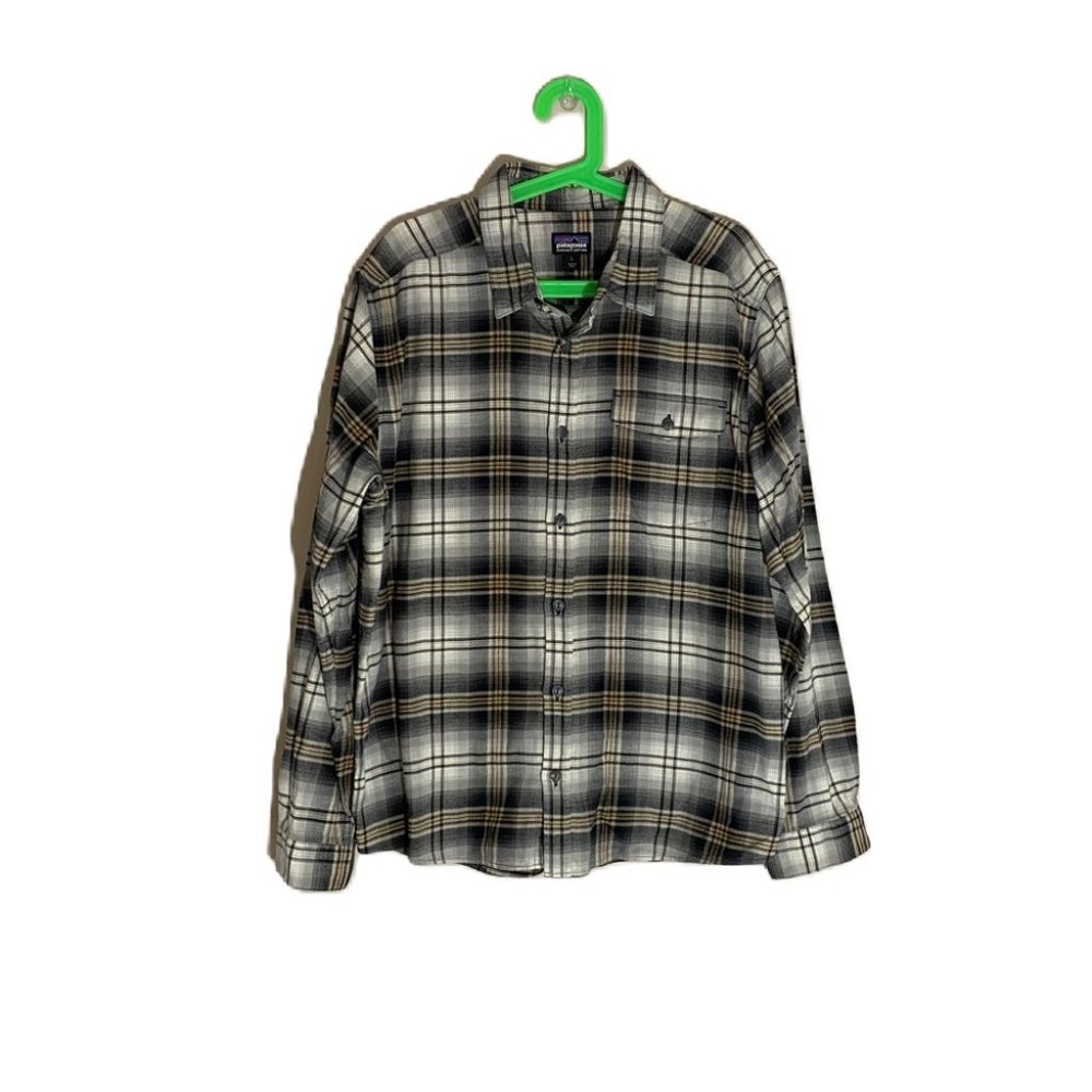 Patagonia Mens Large button down plaid shirt.